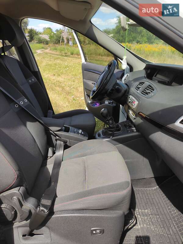 Минивэн Renault Grand Scenic 2013 в Ромнах