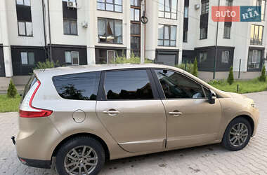 Минивэн Renault Grand Scenic 2015 в 