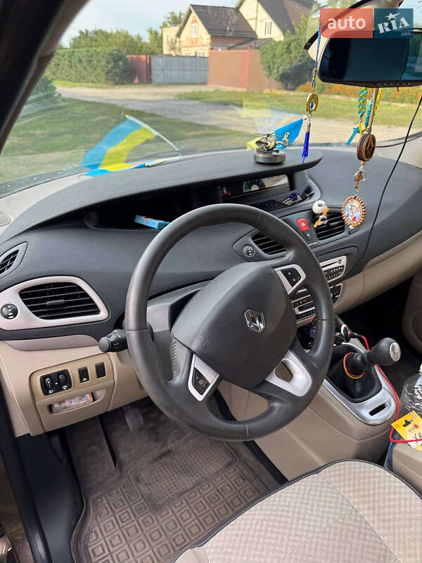 Мінівен Renault Grand Scenic 2011 в Кременчуці фото 15 Мінівен Renault Grand Scenic 2011 в Кременчуці
