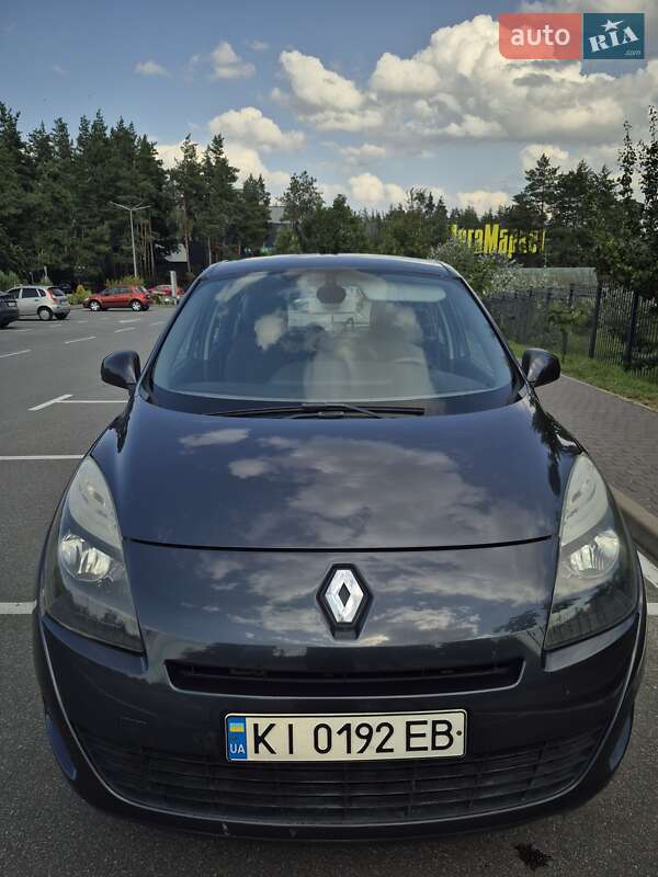 Минивэн Renault Grand Scenic 2010 в Вишневом