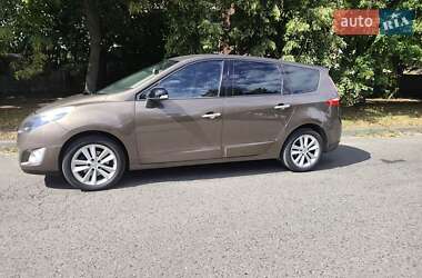 Минивэн Renault Grand Scenic 2011 в 