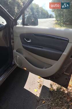 Минивэн Renault Grand Scenic 2011 в 