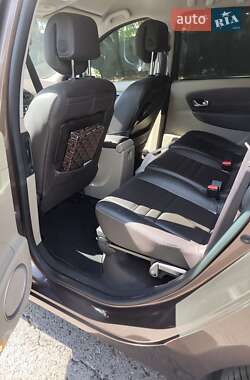 Минивэн Renault Grand Scenic 2011 в 