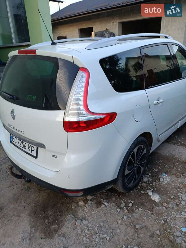 Мінівен Renault Grand Scenic 2015 в Пустомитах