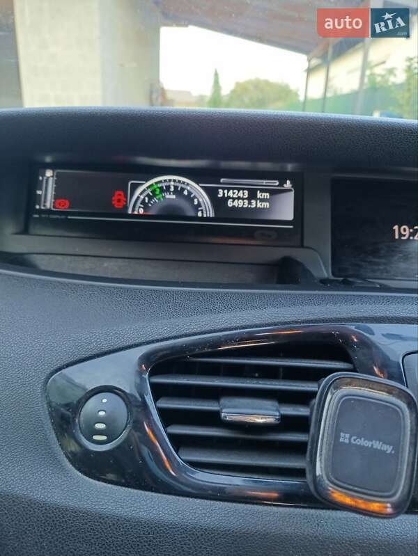 Мінівен Renault Grand Scenic 2015 в Пустомитах