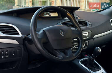 Минивэн Renault Grand Scenic 2012 в 