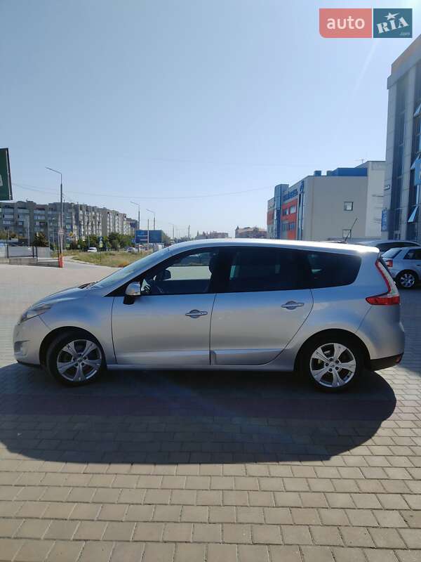 Renault Grand Scenic 2011