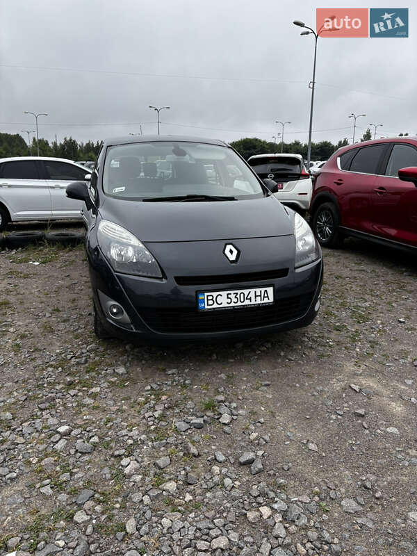 Минивэн Renault Grand Scenic 2011 в 