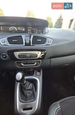 Минивэн Renault Grand Scenic 2015 в 