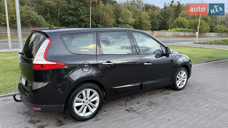Минивэн Renault Grand Scenic 2010 в 