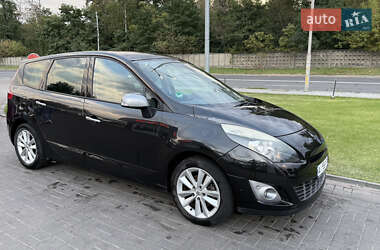 Минивэн Renault Grand Scenic 2010 в 
