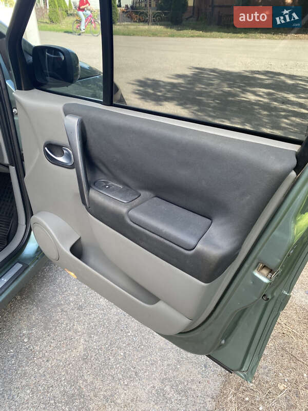 Минивэн Renault Grand Scenic 2004 в Золочеве