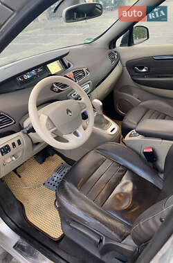 Минивэн Renault Grand Scenic 2011 в 