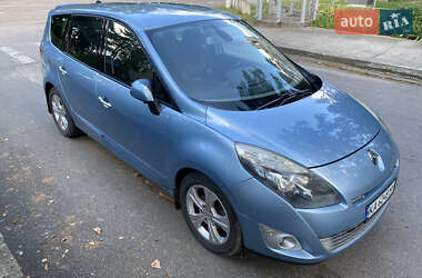 Минивэн Renault Grand Scenic 2010 в 
