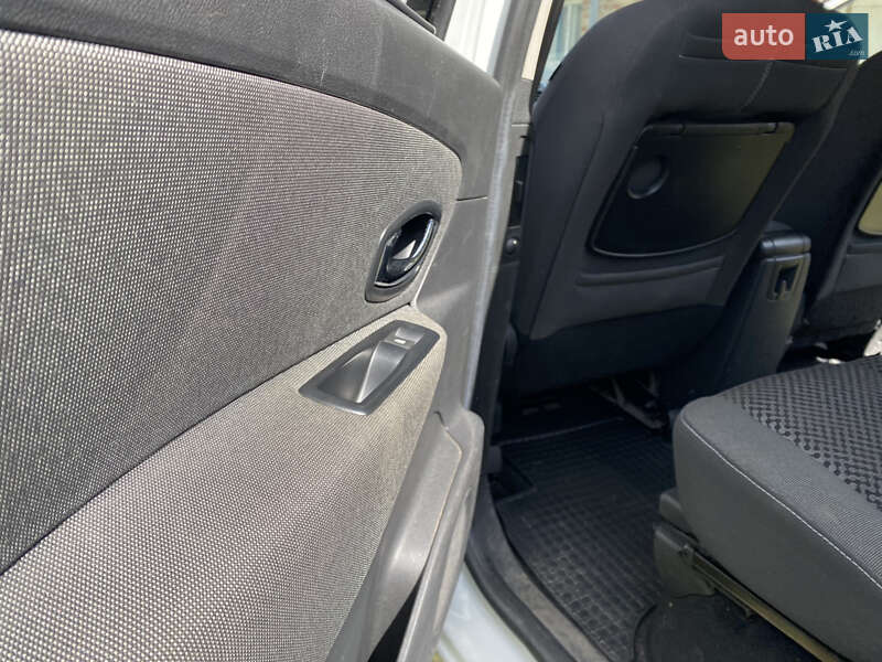 Мінівен Renault Grand Scenic 2011 в Луцьку фото 17 Мінівен Renault Grand Scenic 2011 в Луцьку
