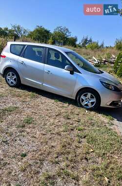 Минивэн Renault Grand Scenic 2013 в 