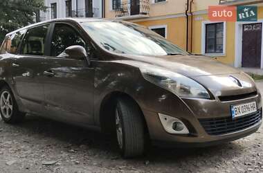 Минивэн Renault Grand Scenic 2011 в 