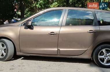 Минивэн Renault Grand Scenic 2011 в 