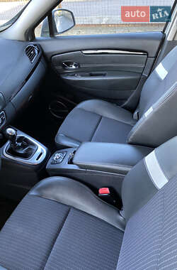 Минивэн Renault Grand Scenic 2012 в 