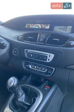 Минивэн Renault Grand Scenic 2012 в 