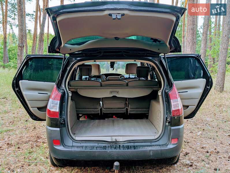 Минивэн Renault Grand Scenic 2005 в Русской Поляне