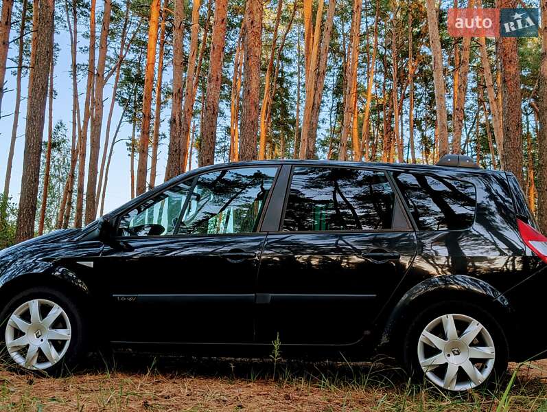 Минивэн Renault Grand Scenic 2005 в Русской Поляне