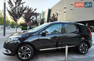 Минивэн Renault Grand Scenic 2015 в 