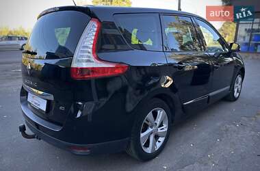 Минивэн Renault Grand Scenic 2012 в 