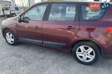 Минивэн Renault Grand Scenic 2012 в 
