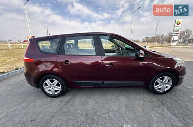 Минивэн Renault Grand Scenic 2012 в 