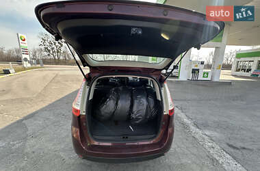 Минивэн Renault Grand Scenic 2012 в 