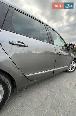 Минивэн Renault Grand Scenic 2013 в 