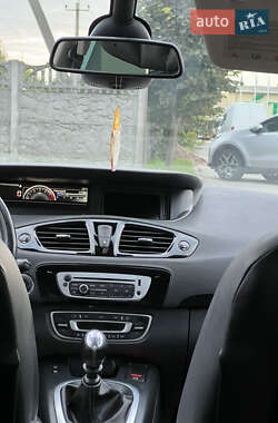 Минивэн Renault Grand Scenic 2013 в 