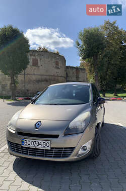 Минивэн Renault Grand Scenic 2011 в 