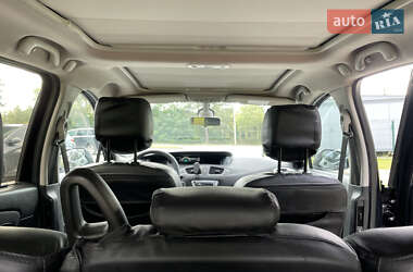 Минивэн Renault Grand Scenic 2012 в 