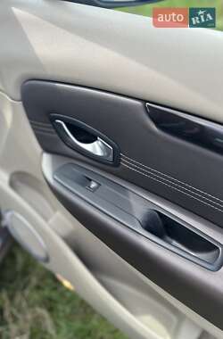 Минивэн Renault Grand Scenic 2010 в 