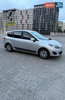 Минивэн Renault Grand Scenic 2009 в 
