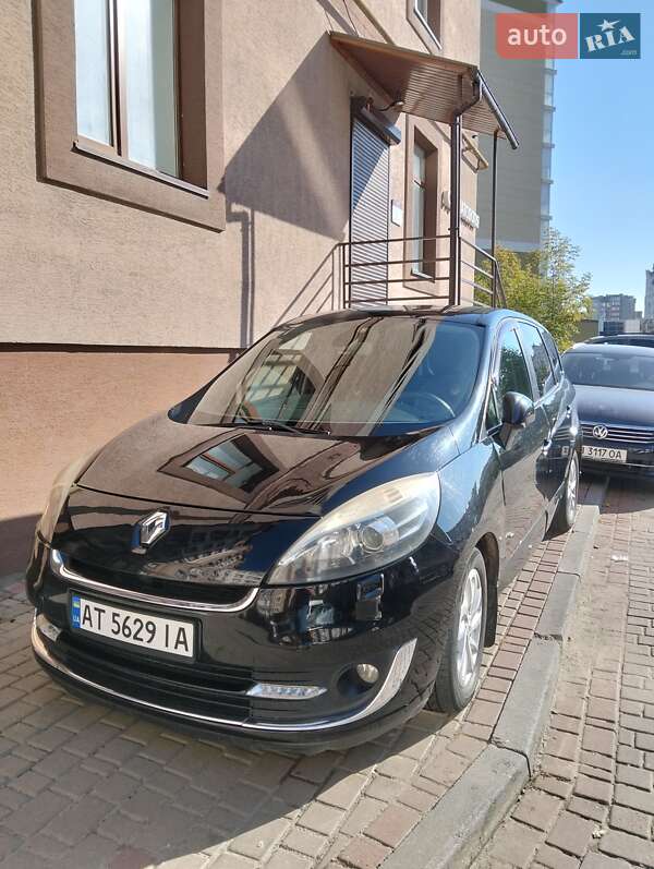 Минивэн Renault Grand Scenic 2012 в 