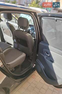 Минивэн Renault Grand Scenic 2012 в 