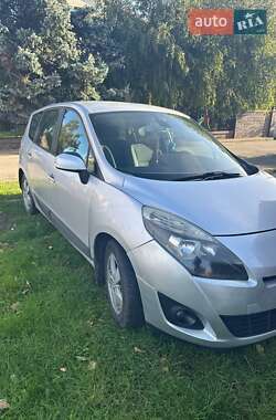 Минивэн Renault Grand Scenic 2010 в 