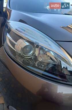 Минивэн Renault Grand Scenic 2014 в 