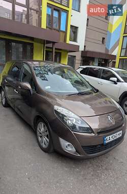 Минивэн Renault Grand Scenic 2011 в 
