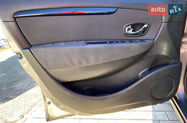 Минивэн Renault Grand Scenic 2013 в 