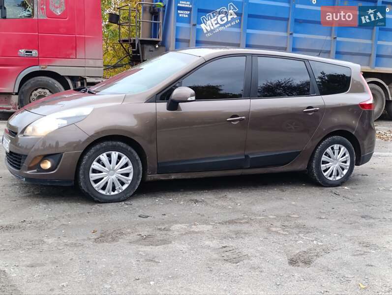Минивэн Renault Grand Scenic 2010 в Теофиполе