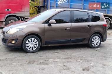 Минивэн Renault Grand Scenic 2010 в 