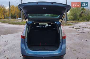 Минивэн Renault Grand Scenic 2011 в 