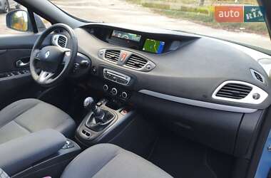 Минивэн Renault Grand Scenic 2011 в 
