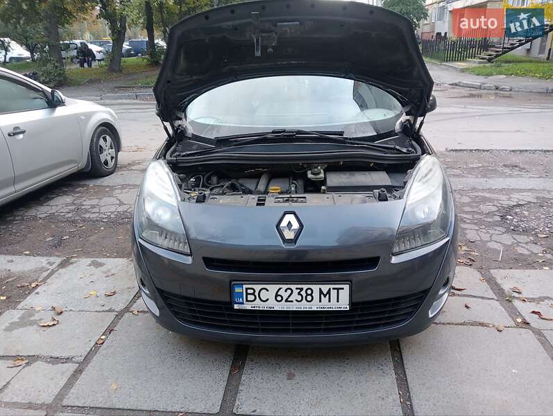 Минивэн Renault Grand Scenic 2011 в 