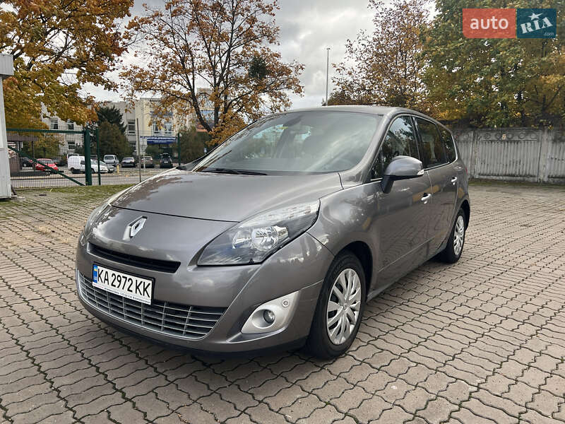 Минивэн Renault Grand Scenic 2009 в 