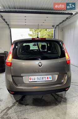 Мінівен Renault Grand Scenic 2011 в 